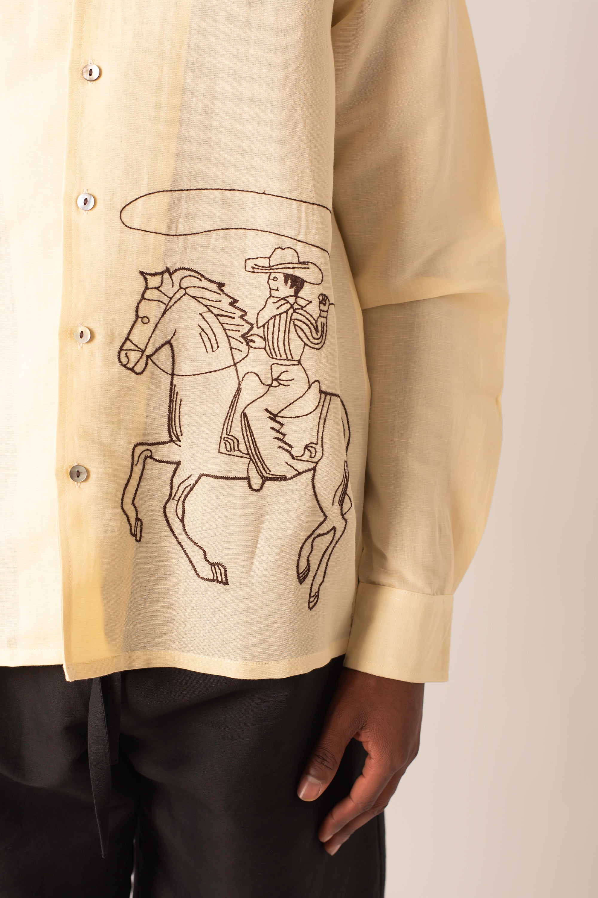Camicia in 100% Lino con ricamo Cowboy
